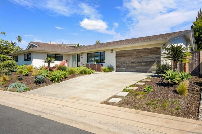 Building Photo - 8865 Robinhood Ln