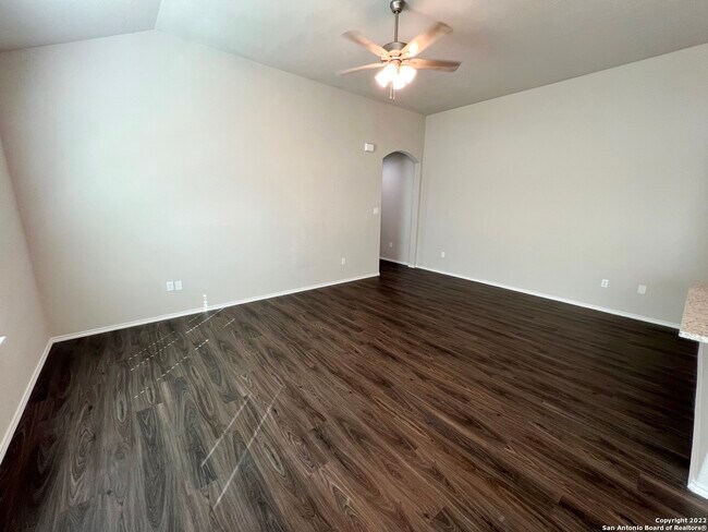 Foto del edificio - 629 Heathers Wy