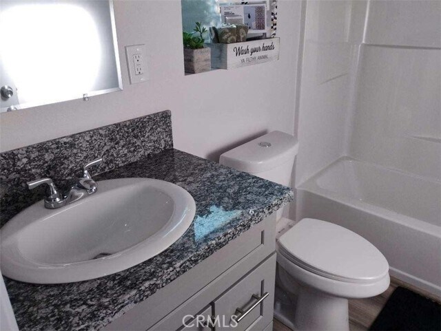 Foto del edificio - 1901 N Grape Ave