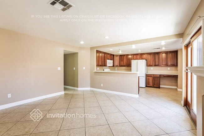 Foto del edificio - 5729 N Walkingstick Ln