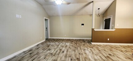 Building Photo - 213 Mango St