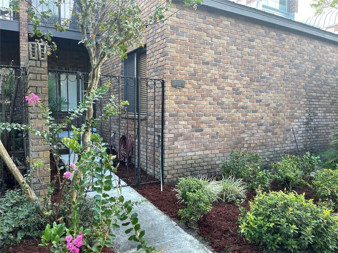 Foto principal - 710 NE 1st St
