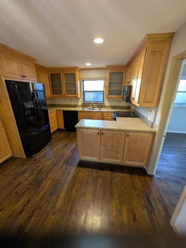 Building Photo - 571 Village Ln