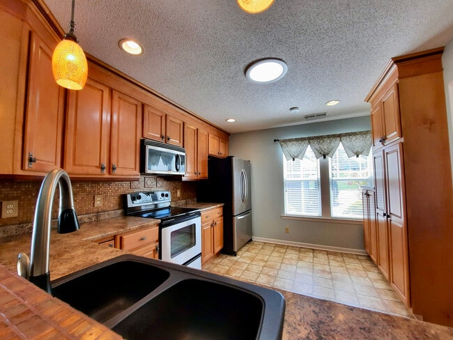 Building Photo - 6200 Wood Duck Way
