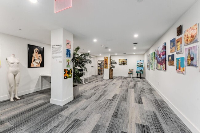 Building Photo - 111 SE 1st Ave