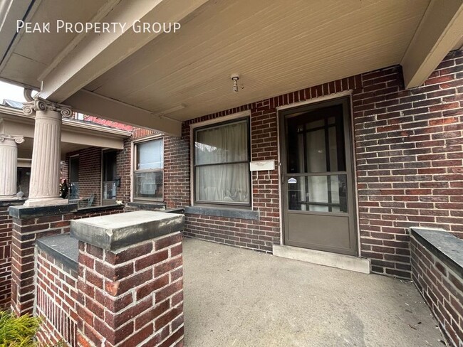 Building Photo - Newly Renovated Townhome! One Month Rent F...