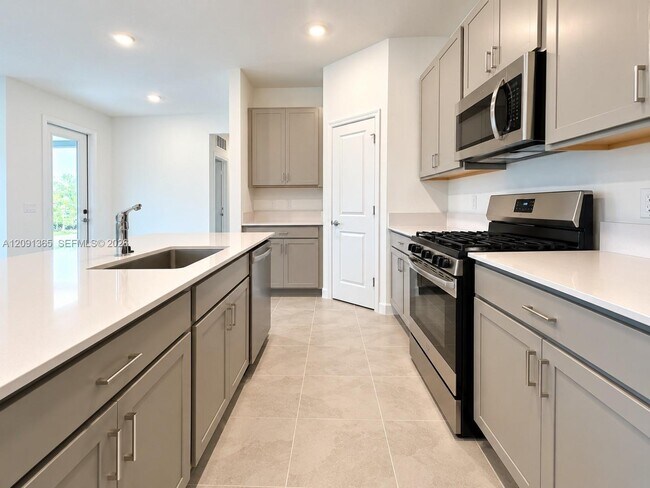Building Photo - 10755 NW Wilgrove Lane