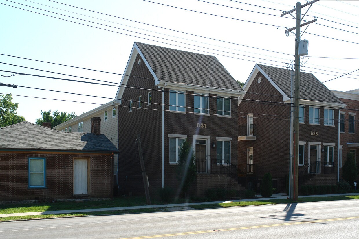 Building Photo - 631 W Main St