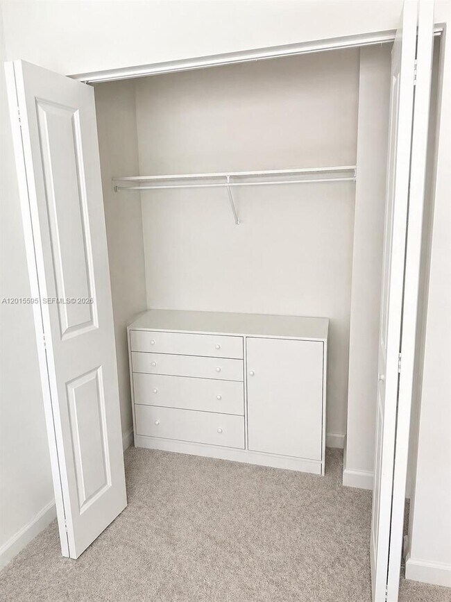 Foto del edificio - 6835 Broadwater Ln
