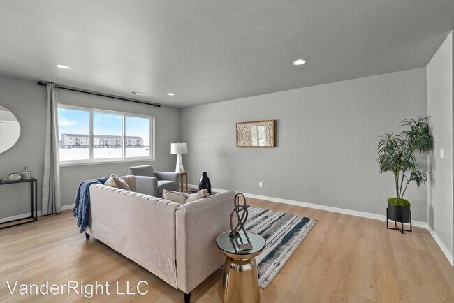 Building Photo - 3 br, 2.5 bath House - 504 N Harper Ave