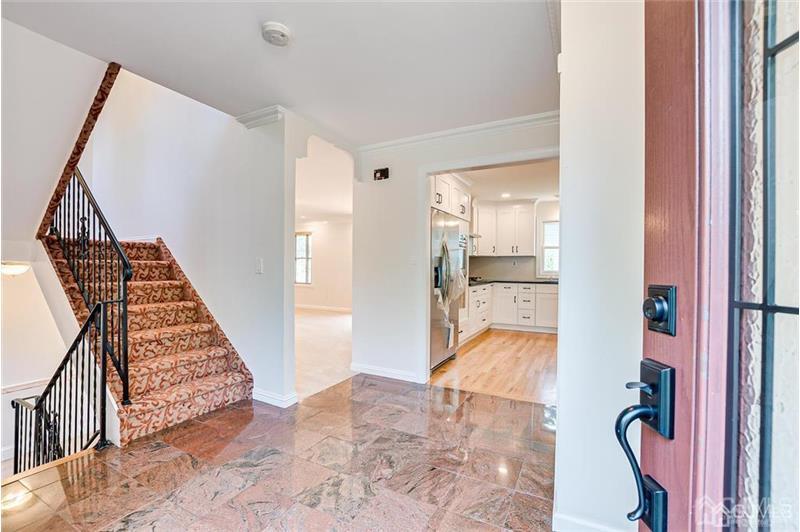 Building Photo - 18 College Dr