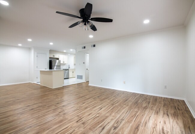 Foto del edificio - 500 Woodland Dr
