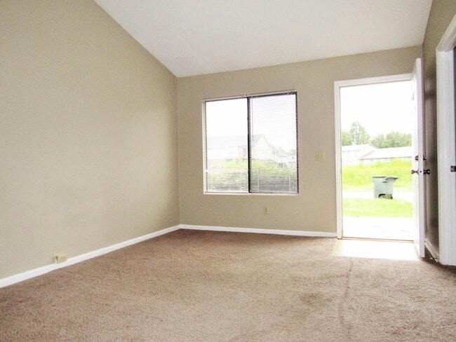 Building Photo - 341 Beverly St