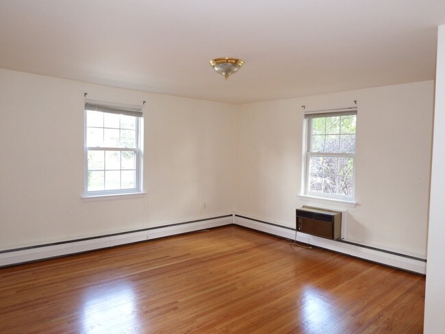 Building Photo - 1334 Montgomery Ave