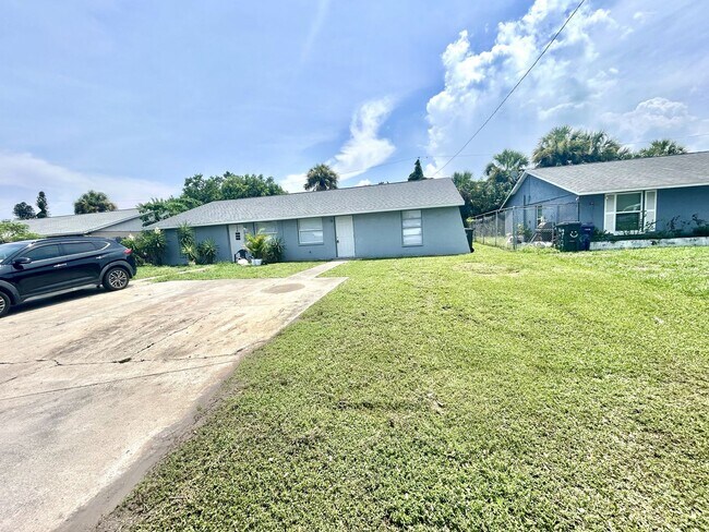 Foto del edificio - 5725-5725 9th St Cir E