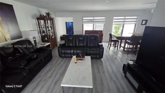 Foto del edificio - 7817 Fairway Blvd