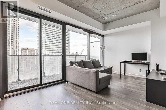 Photo du bâtiment - 161 Roehampton Ave