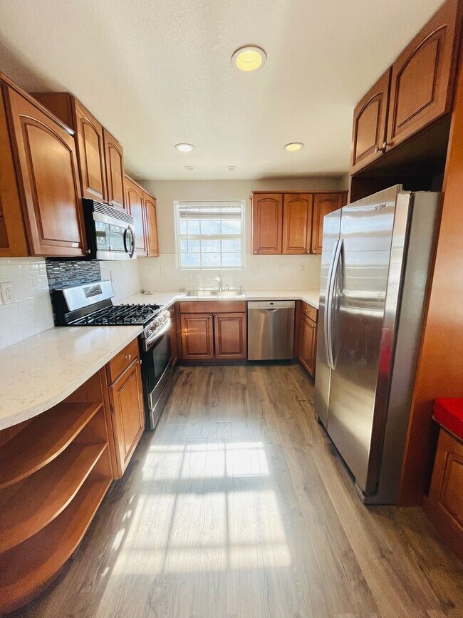 Building Photo - Lovely Linda Vista 3BD/2.5BA Home Availabl...