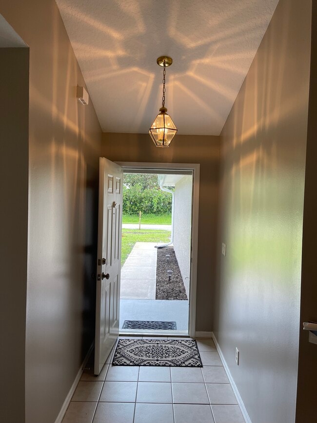 Foyer entrance - 11177 Airport Dr