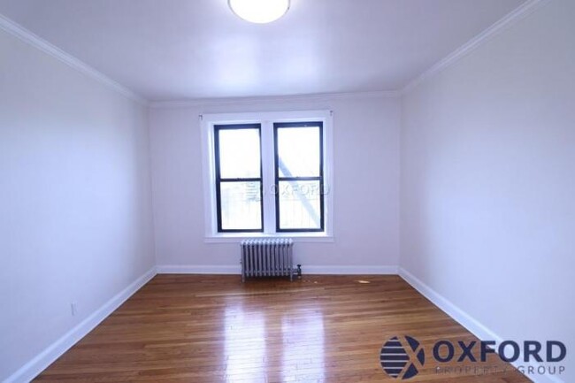 Foto del edificio - 2 bedroom in Queens NY 11354