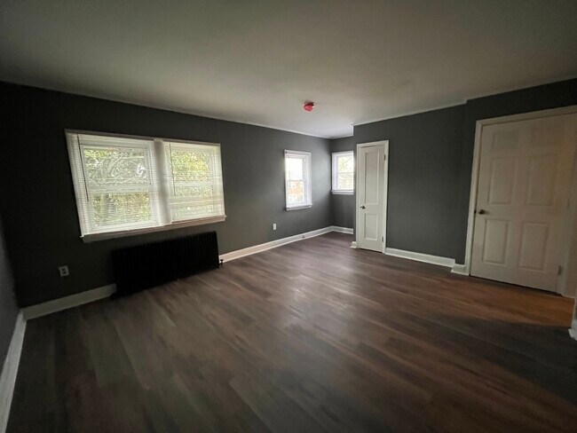 Building Photo - 2825 Clearview Ave