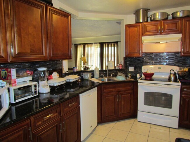Foto del edificio - 3437 NW 44th St
