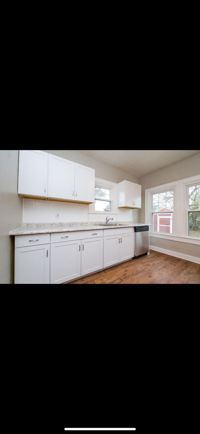 Building Photo - 2104 S Crums Ln