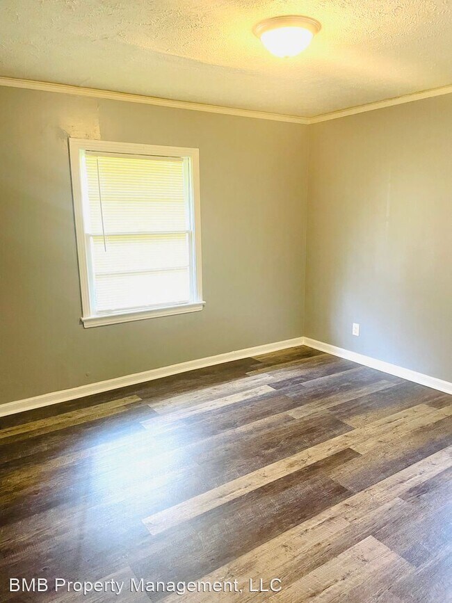 Building Photo - 3 br, 1 bath House - 1216 E Audobon Road