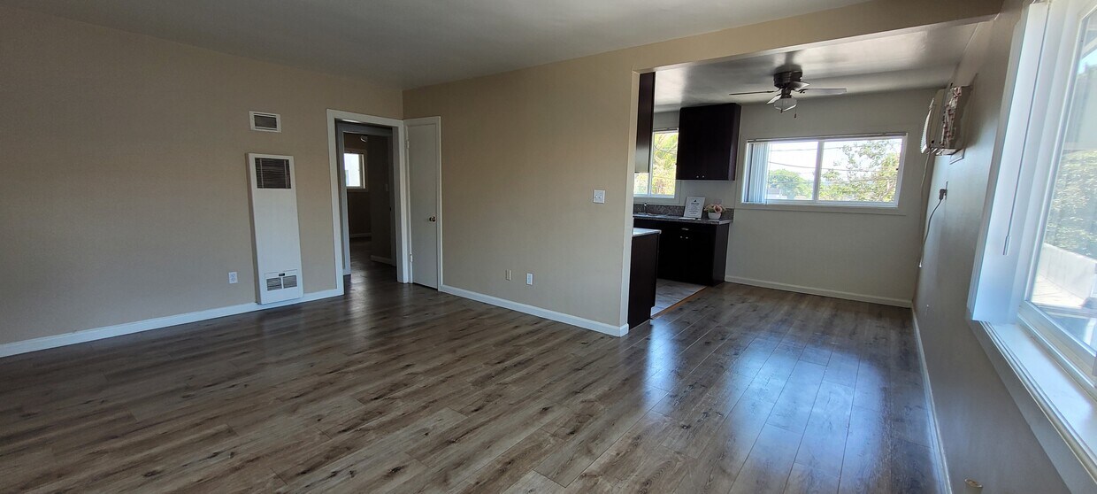 Foto principal - 13754 Sherman Way