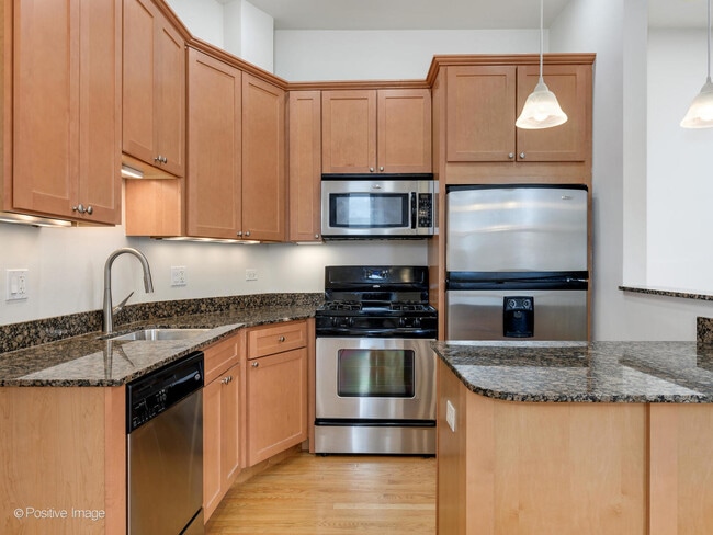 Building Photo - 709 W Diversey Pkwy