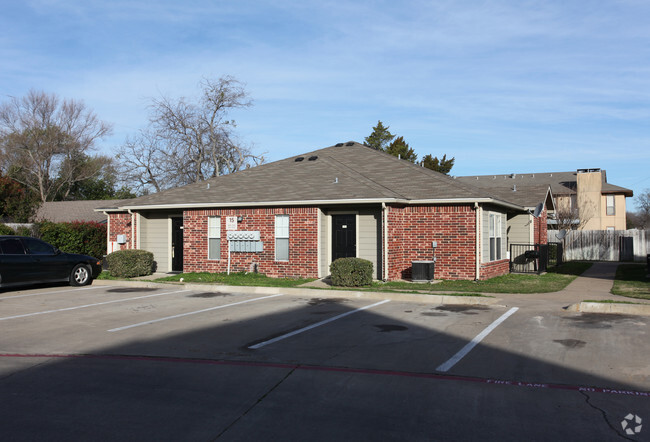 Building Photo - Grace Townhomes