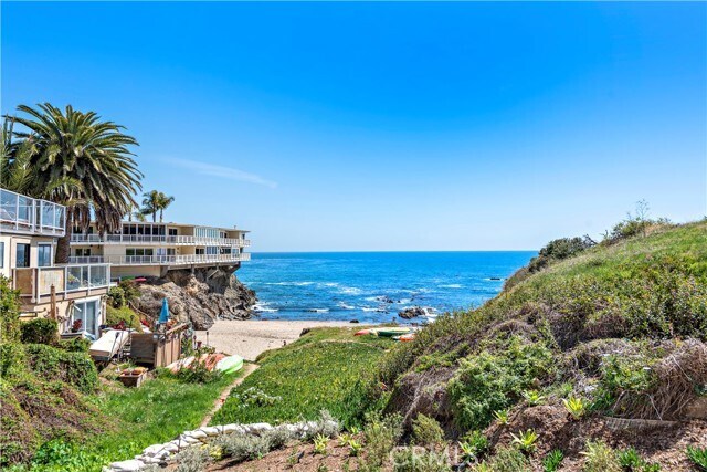 Foto principal - 825 Cliff Dr