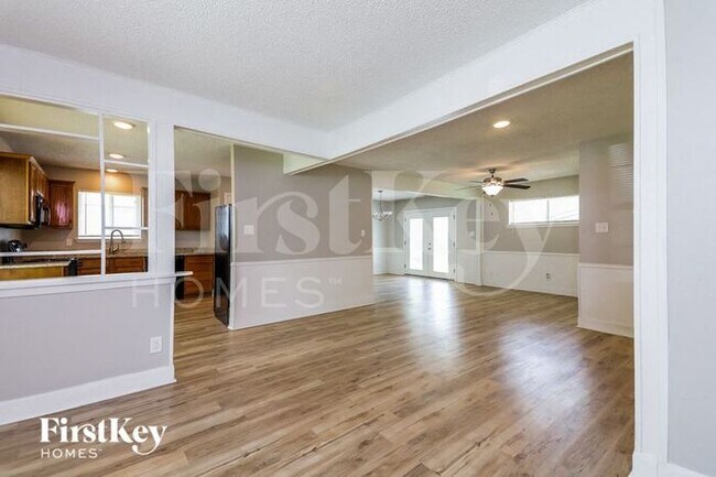 Building Photo - 2515 Foxcroft Cir