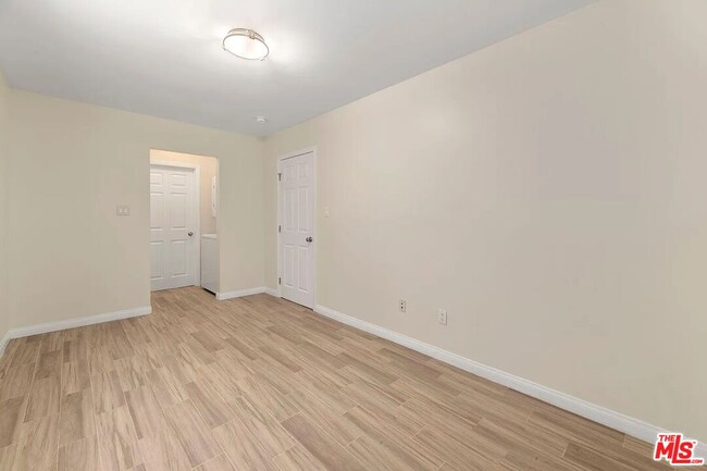 Foto del edificio - 5249 Satsuma Ave