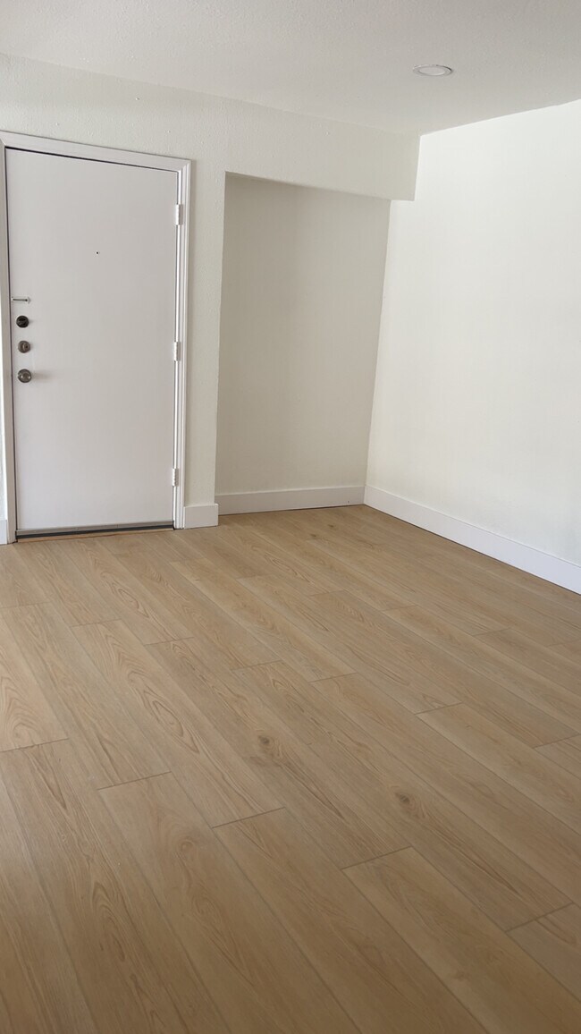 Foto del edificio - 4664 Matilda St