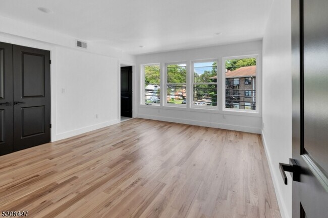 Building Photo - 87 N Munn Ave