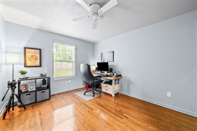 Foto del edificio - 302 Northwind Dr
