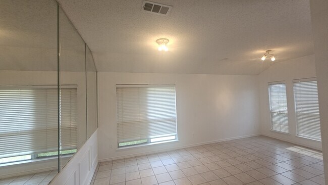 Building Photo - 2100 Cantura Dr