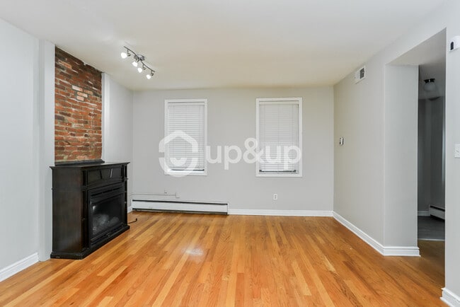 Building Photo - Fantastic 3bd/1.5ba home! Coming soon!
