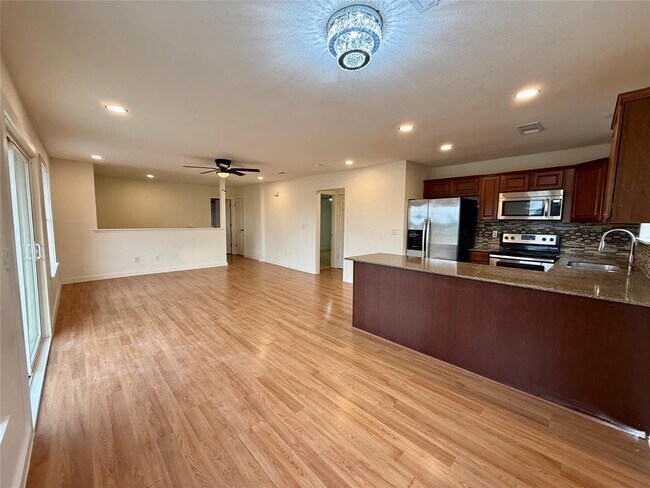 Foto del edificio - 21003 Boggy Ford Rd