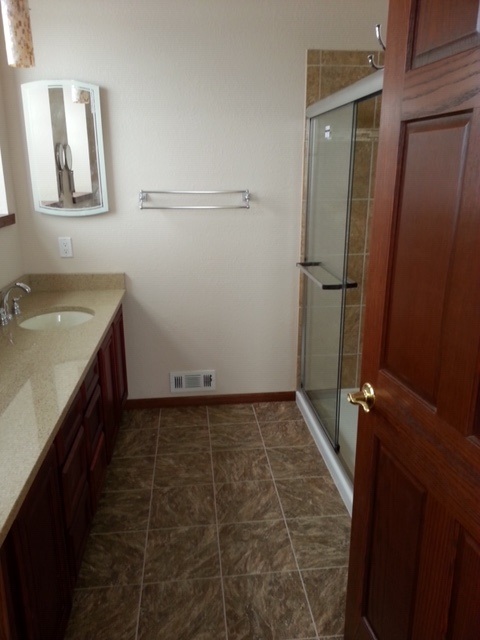 Master Bath - 411 Main St