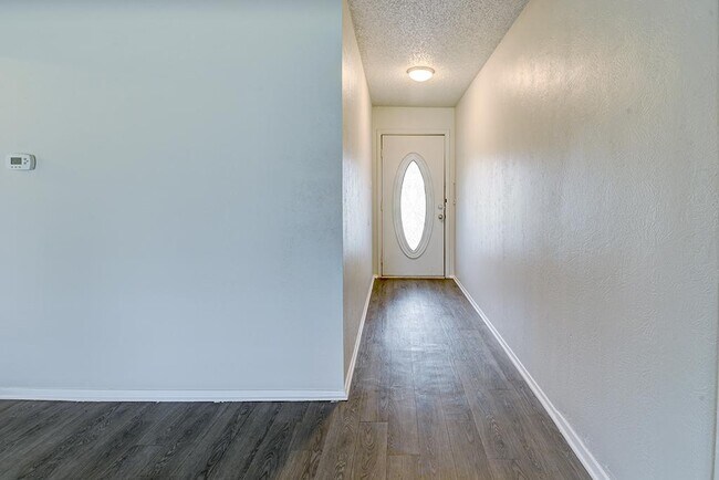 Building Photo - 2705 Warren Lane