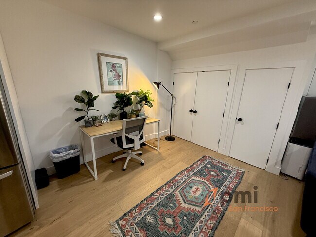 Building Photo - Spacious 2-Bed, 2-Bath Haven in the Heart of San Francisco – 1,050 Sq Ft of Urban Living!