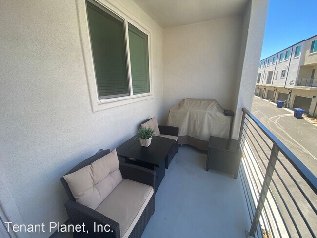 Building Photo - 4 br, 2.5 bath House - 1651 Sandbanks Dr U...