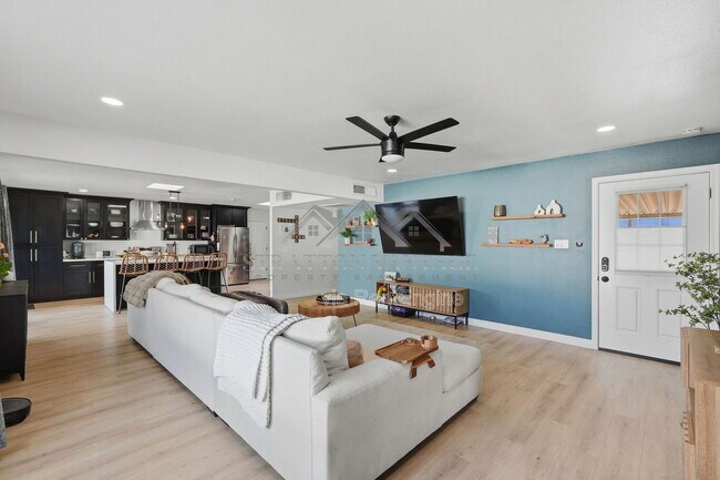 Foto del edificio - 8516 E Lewis Ave