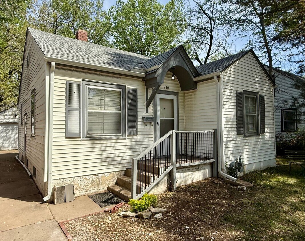Foto principal - 716 S Broadview St