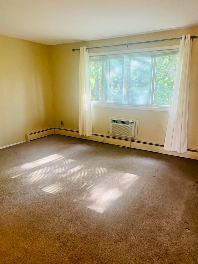 Foto principal - 31831 Grand River Ave