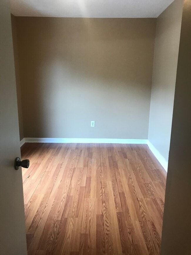 Photo - Lovely 3 bedroom Towhhome