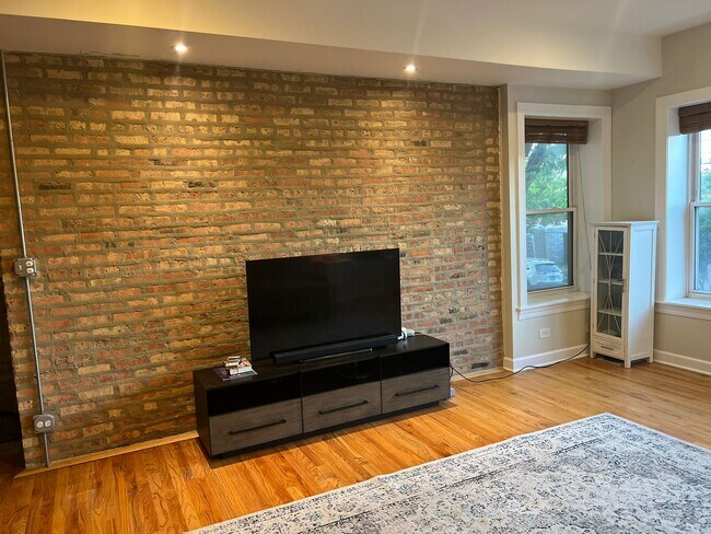 Building Photo - 4100 N Hamlin Ave