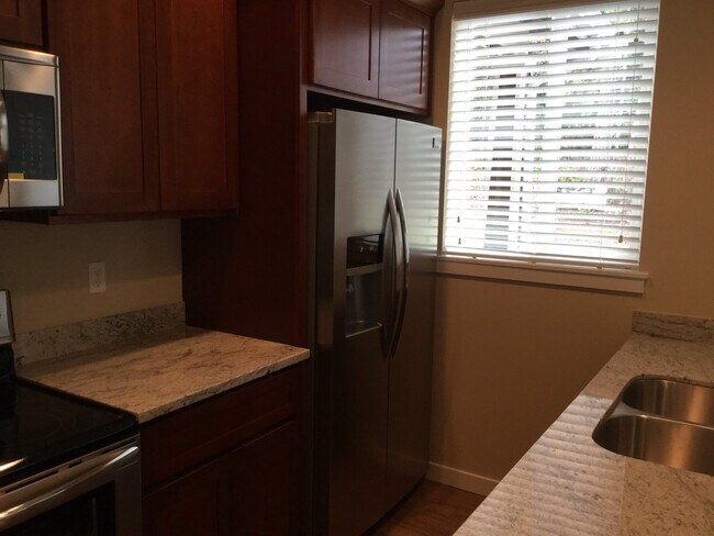 Foto del edificio - 1663 Burnside Pl